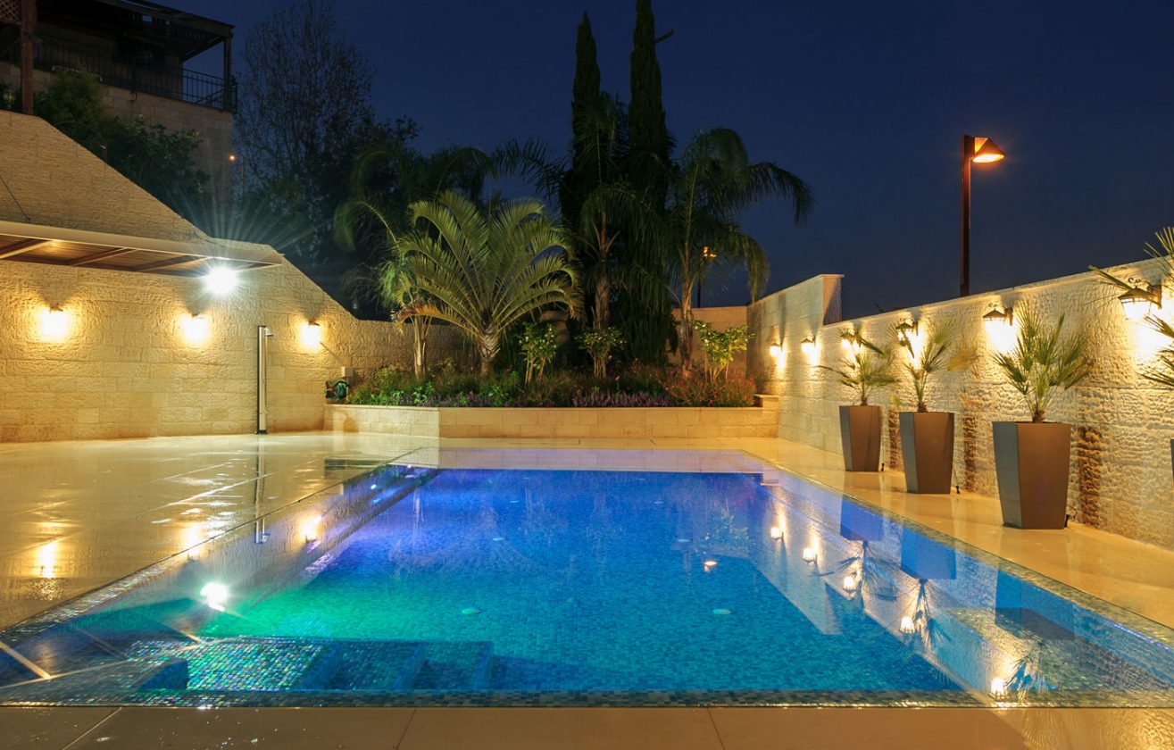 פלגים בניית בריכת שחייה ביתית